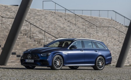 2021 Mercedes-AMG E 63 S Estate 4MATIC+ (Color: Designo Magno Brilliant Blue) Front Three-Quarter Wallpapers 450x275 (15)