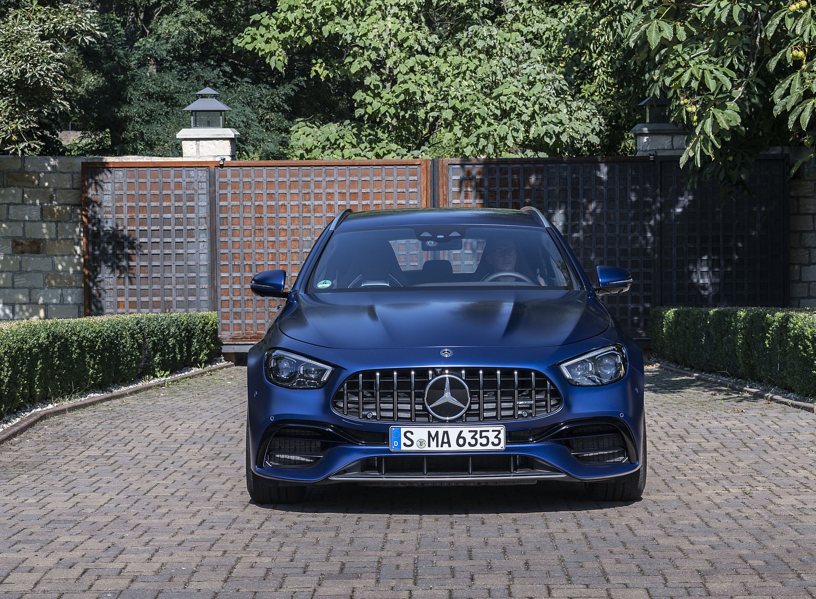 2021 Mercedes-AMG E 63 S Estate 4MATIC+ (Color: Designo Magno Brilliant Blue) Front Wallpapers #35 of 95