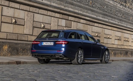 2021 Mercedes-AMG E 63 S Estate 4MATIC+ (Color: Designo Magno Brilliant Blue) Rear Three-Quarter Wallpapers 450x275 (36)