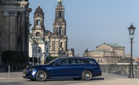 2021 Mercedes-AMG E 63 S Estate 4MATIC+ (Color: Designo Magno Brilliant Blue) Side Wallpapers 450x275 (38)