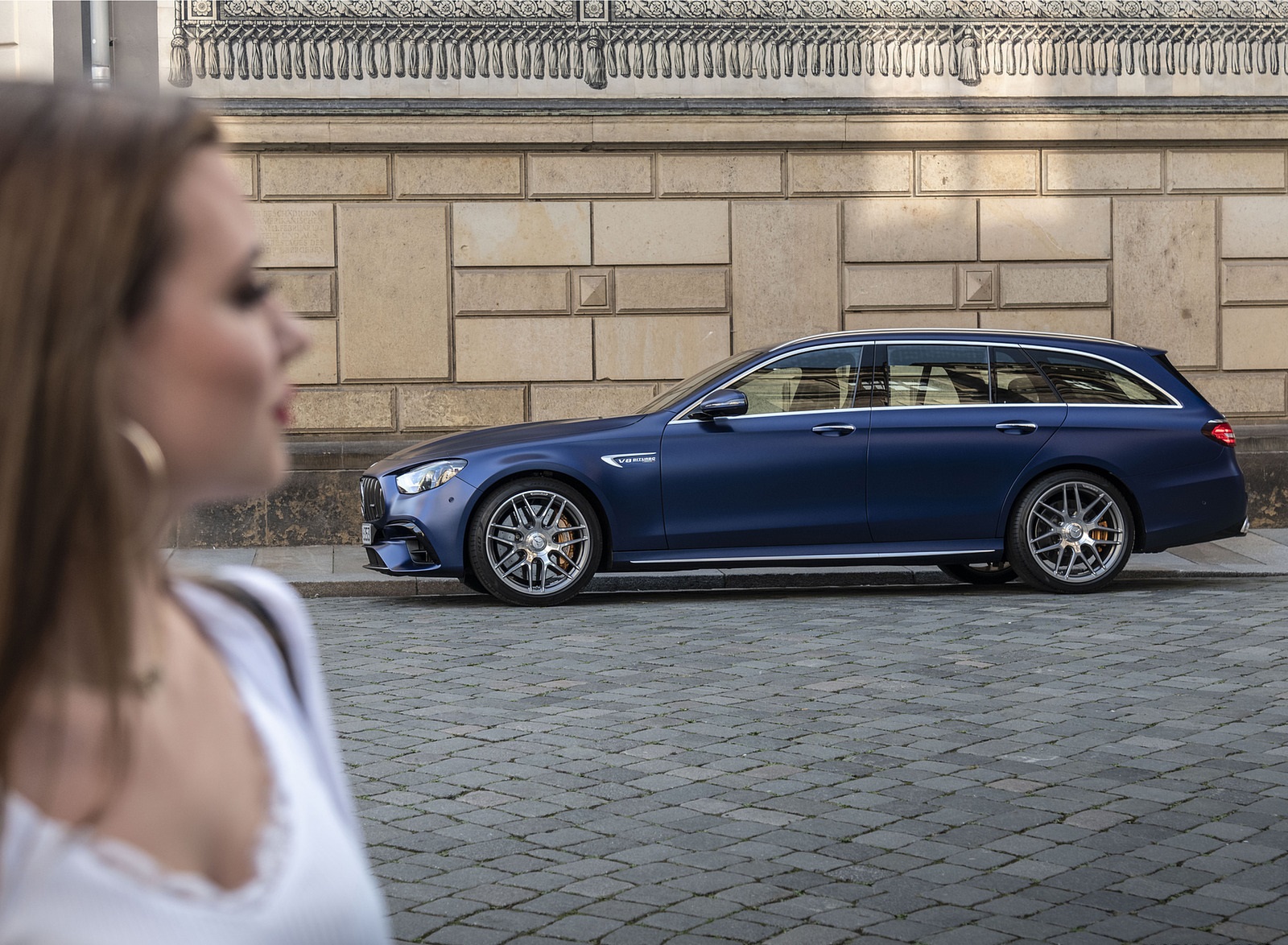 2021 Mercedes-AMG E 63 S Estate 4MATIC+ (Color: Designo Magno Brilliant Blue) Side Wallpapers #44 of 95