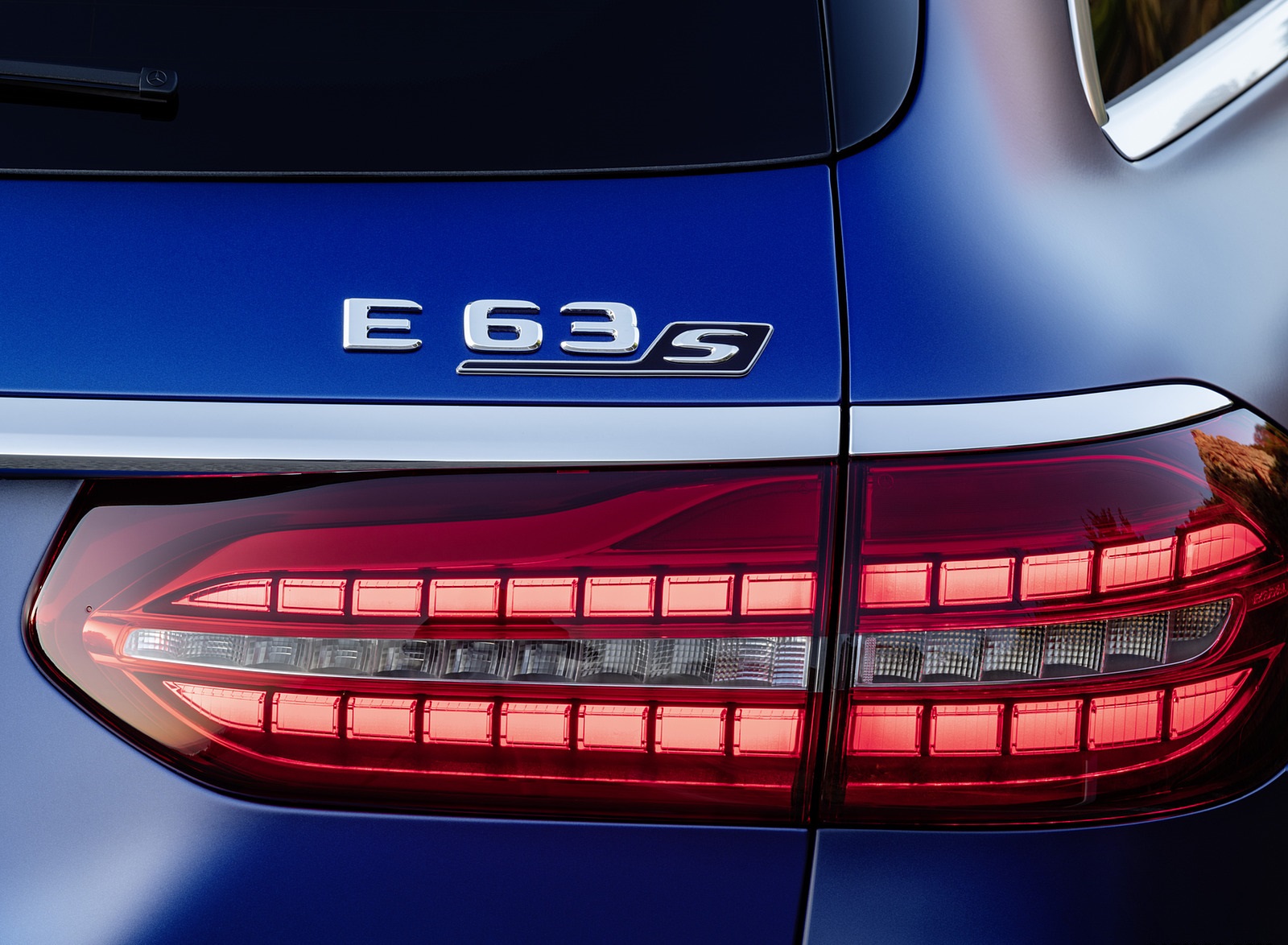 2021 Mercedes-AMG E 63 S Estate (Color: Brilliant Blue Magno) Tail Light Wallpapers #90 of 95