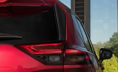 2021 Nissan Rogue Platinum AWD Tail Light Wallpapers 450x275 (43)