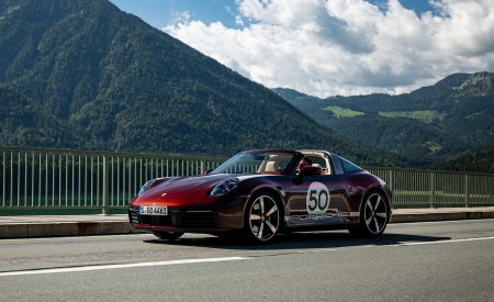 2021 Porsche 911 Targa 4S Heritage Design Edition (Color: Cherry Metallic) Front Three-Quarter Wallpapers 450x275 (19)