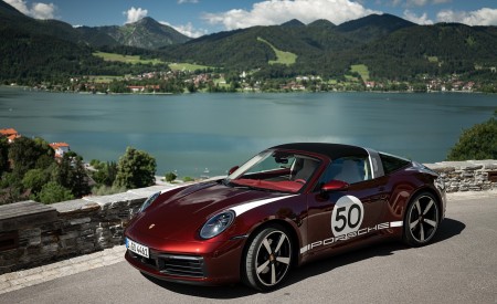 2021 Porsche 911 Targa 4S Heritage Design Edition (Color: Cherry Metallic) Front Three-Quarter Wallpapers 450x275 (20)