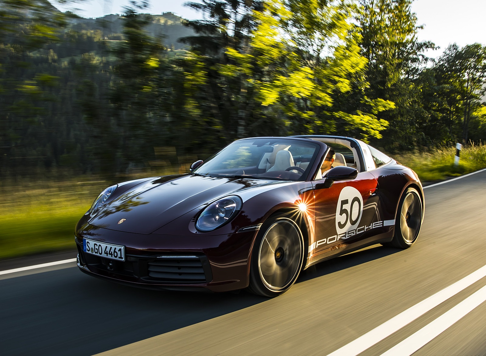 2021 Porsche 911 Targa 4S Heritage Design Edition (Color: Cherry Metallic) Front Three-Quarter Wallpapers #10 of 82