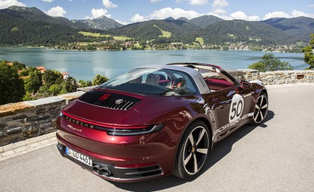 2021 Porsche 911 Targa 4S Heritage Design Edition (Color: Cherry Metallic) Rear Three-Quarter Wallpapers 450x275 (30)