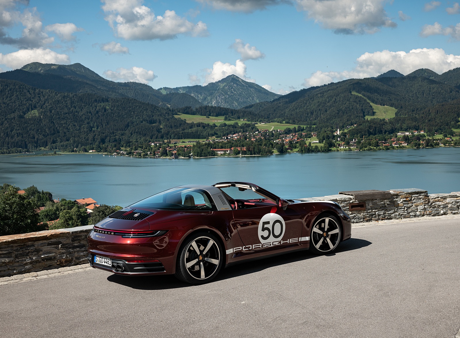 2021 Porsche 911 Targa 4S Heritage Design Edition (Color: Cherry Metallic) Rear Three-Quarter Wallpapers #31 of 82