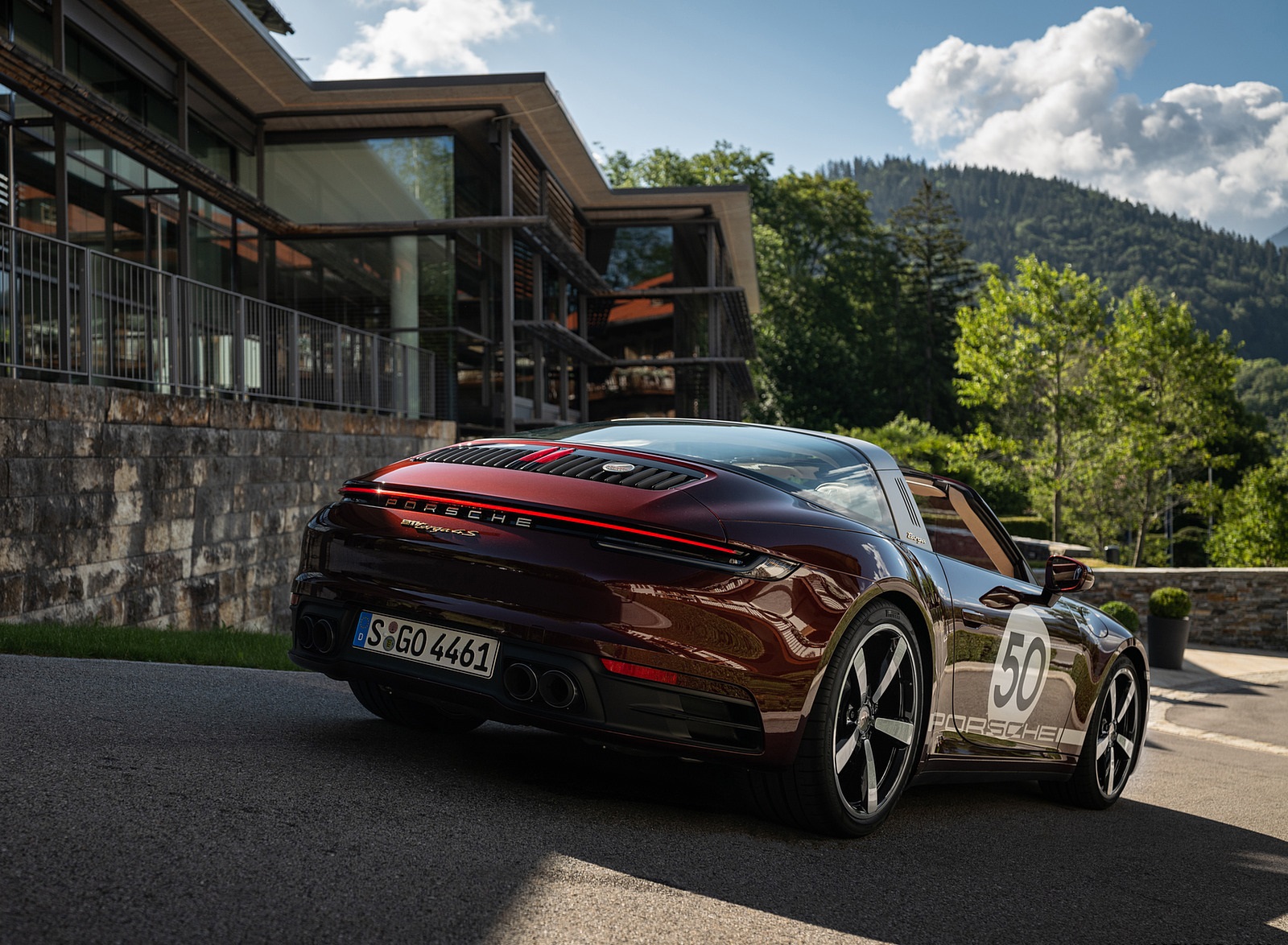 2021 Porsche 911 Targa 4S Heritage Design Edition (Color: Cherry Metallic) Rear Three-Quarter Wallpapers #32 of 82