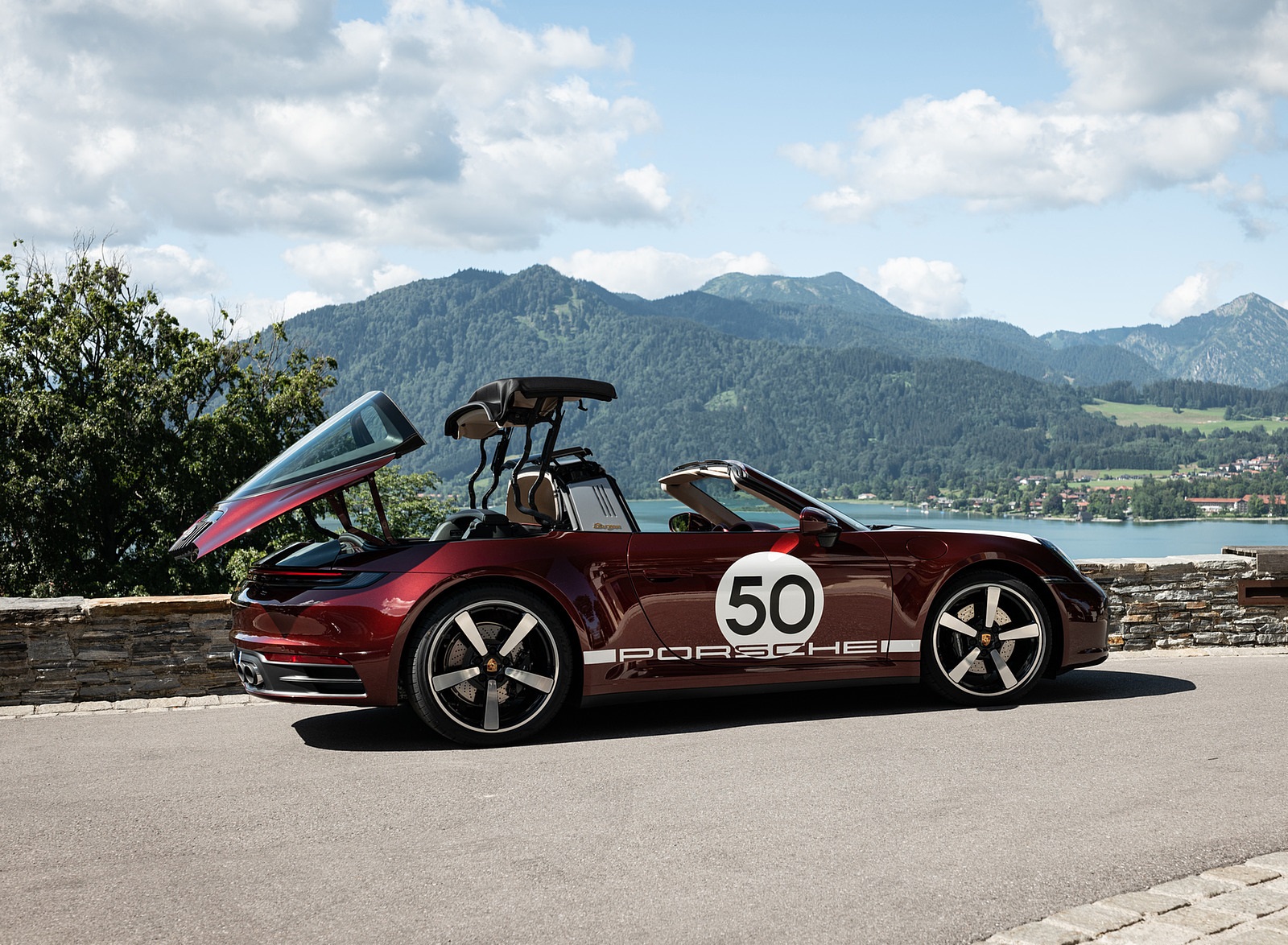 2021 Porsche 911 Targa 4S Heritage Design Edition (Color: Cherry Metallic) Rear Three-Quarter Wallpapers #37 of 82