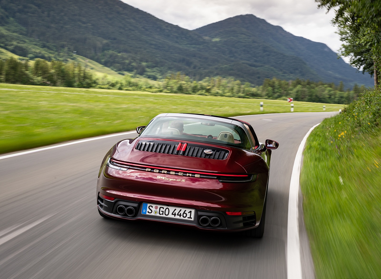 2021 Porsche 911 Targa 4S Heritage Design Edition (Color: Cherry Metallic) Rear Wallpapers (5)