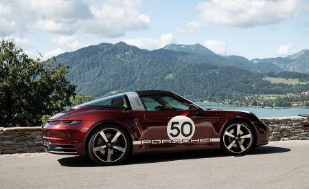 2021 Porsche 911 Targa 4S Heritage Design Edition (Color: Cherry Metallic) Side Wallpapers 450x275 (38)