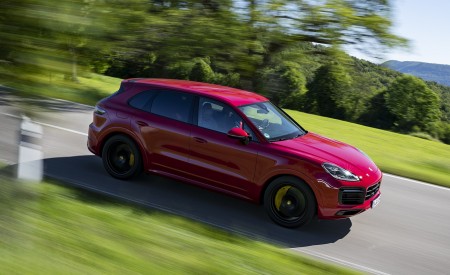 2021 Porsche Cayenne GTS (Color: Carmine Red) Front Three-Quarter Wallpapers 450x275 (2)