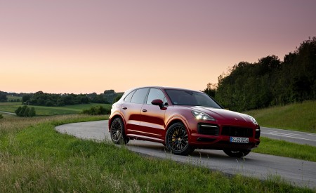 2021 Porsche Cayenne GTS (Color: Carmine Red) Front Three-Quarter Wallpapers 450x275 (9)