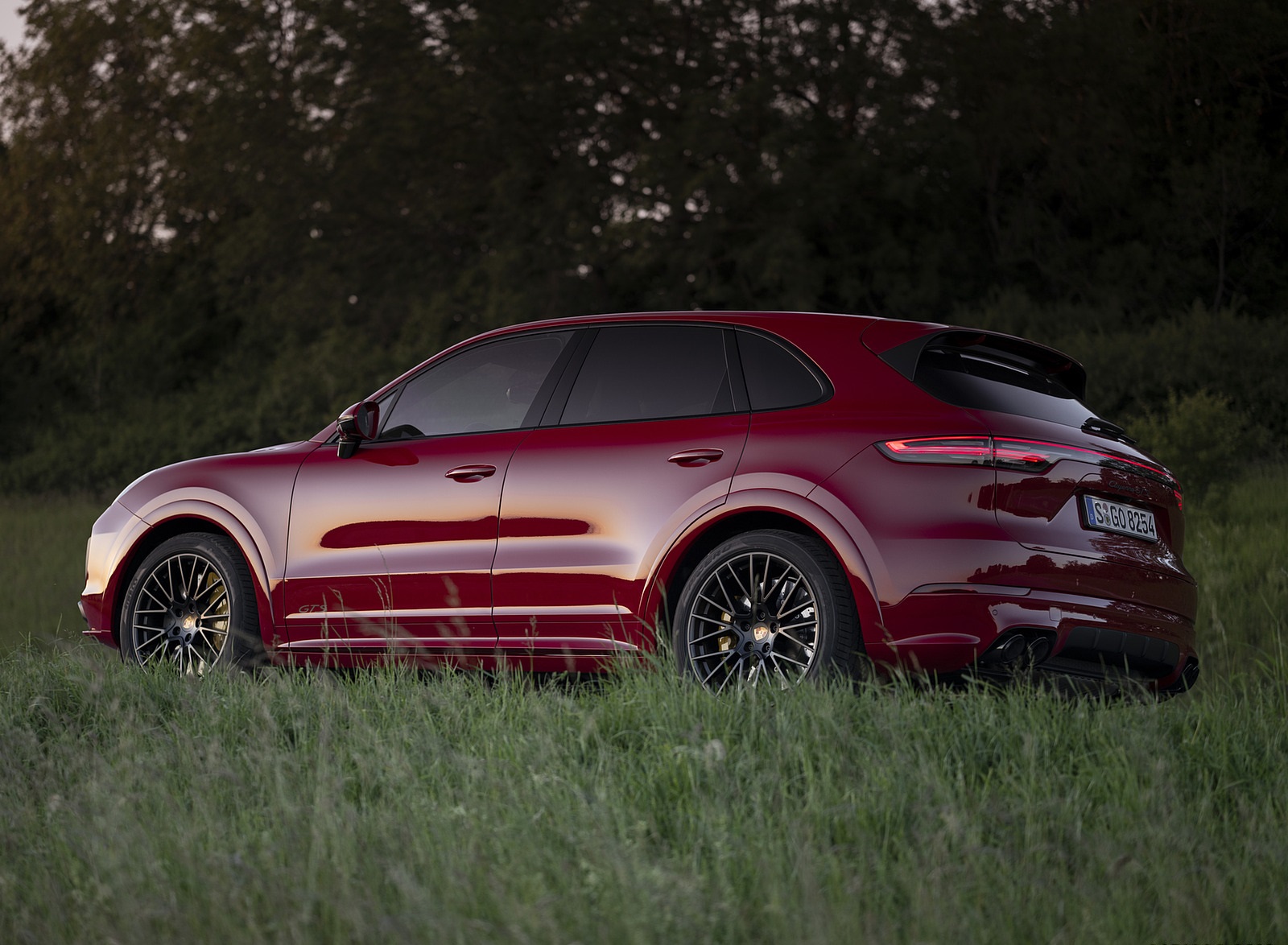 2021 Porsche Cayenne GTS (Color: Carmine Red) Rear Three-Quarter Wallpapers #13 of 84