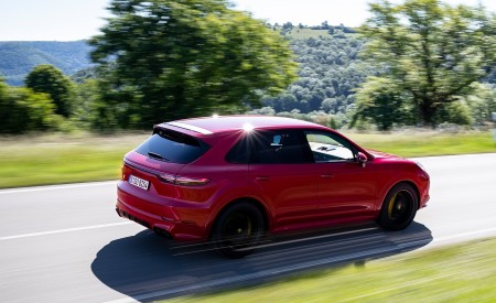 2021 Porsche Cayenne GTS (Color: Carmine Red) Rear Three-Quarter Wallpapers 450x275 (4)