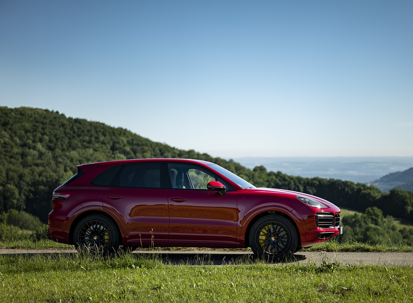 2021 Porsche Cayenne GTS (Color: Carmine Red) Side Wallpapers #18 of 84