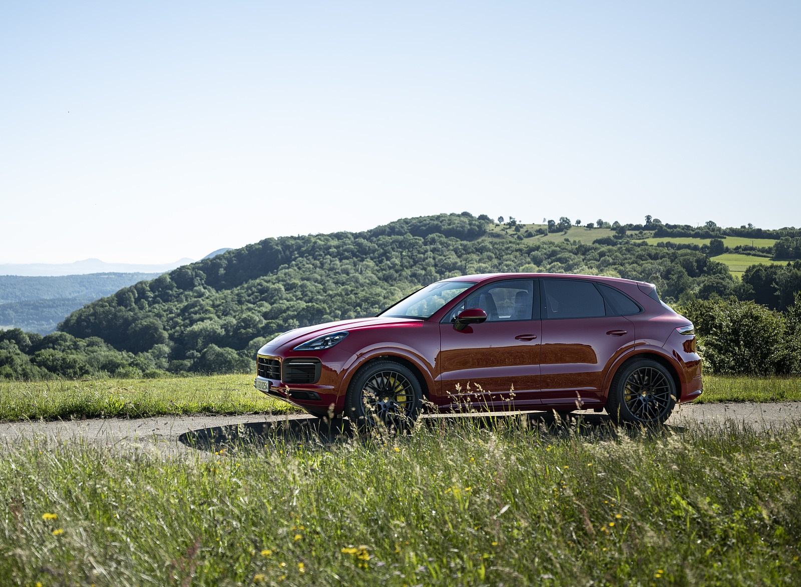 2021 Porsche Cayenne GTS (Color: Carmine Red) Side Wallpapers #19 of 84