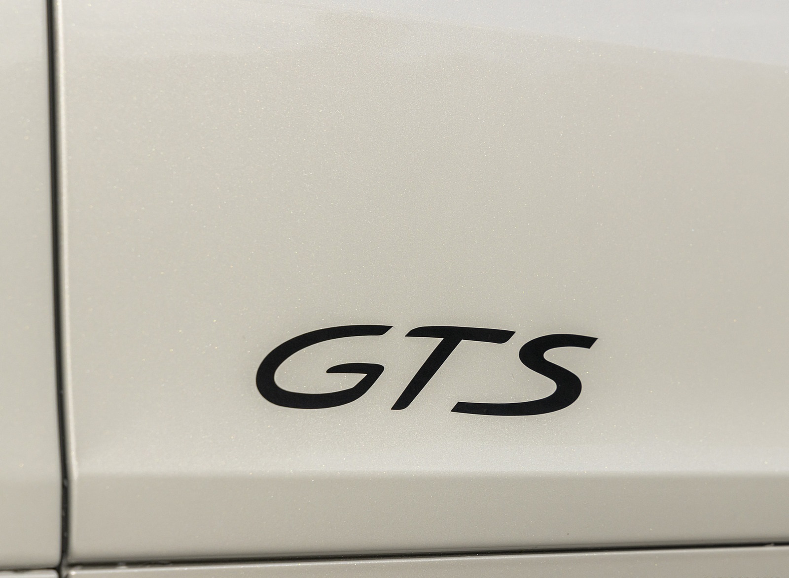 2021 Porsche Cayenne GTS (Color: Sechura Beige Metallic) Badge Wallpapers #69 of 84