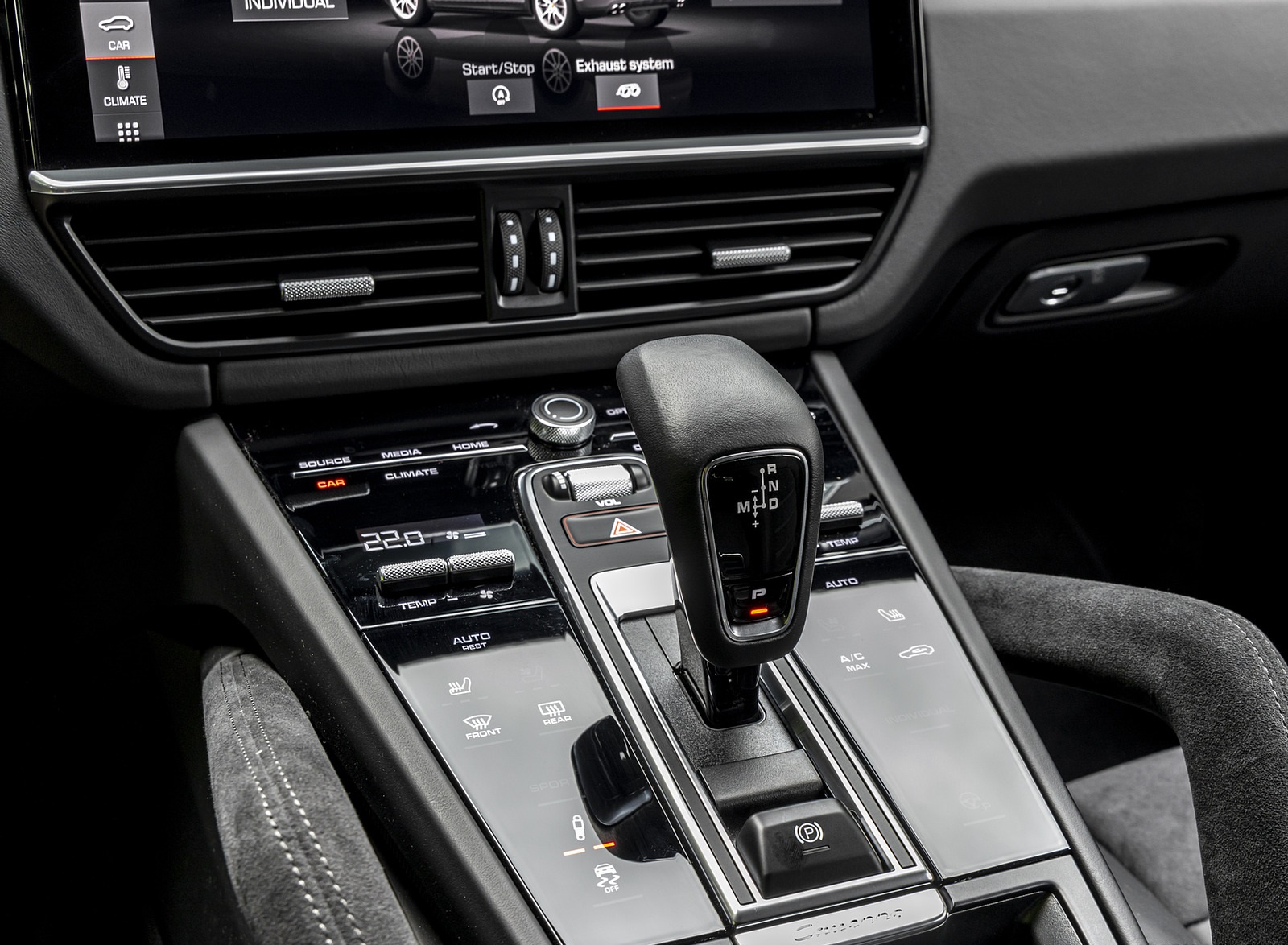 2021 Porsche Cayenne GTS (Color: Sechura Beige Metallic) Central Console Wallpapers #84 of 84
