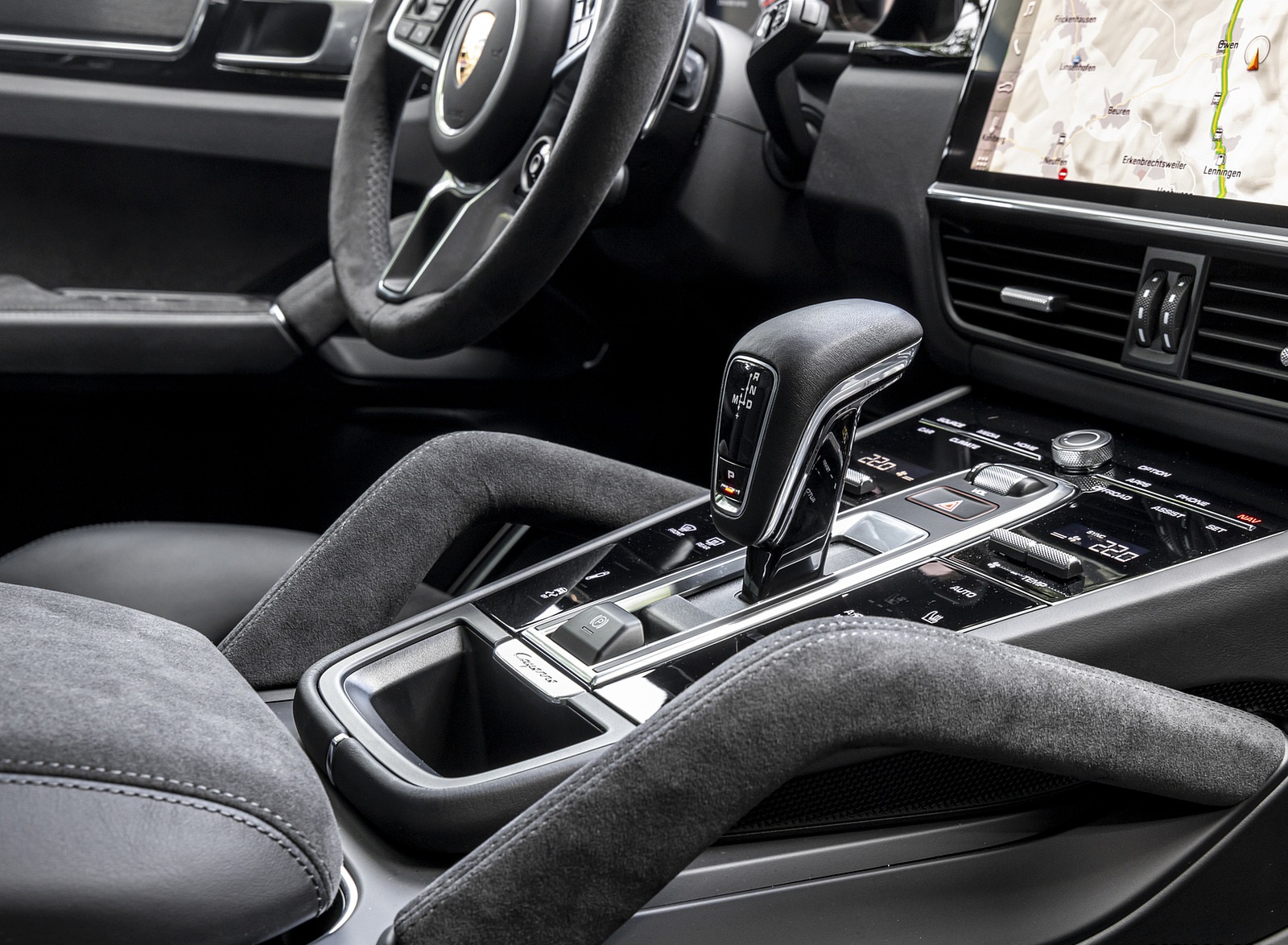 2021 Porsche Cayenne GTS (Color: Sechura Beige Metallic) Central Console Wallpapers #82 of 84