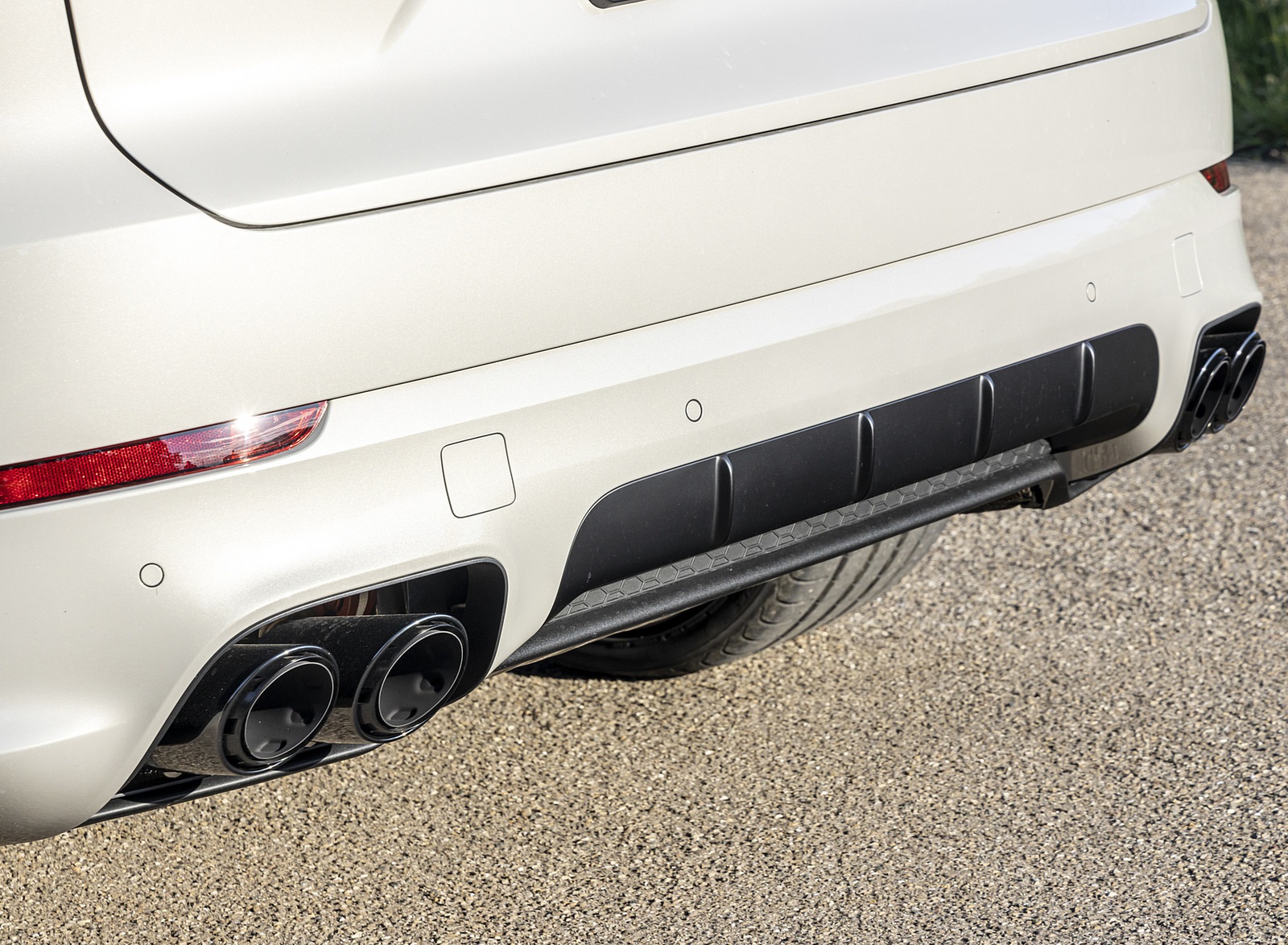 2021 Porsche Cayenne GTS (Color: Sechura Beige Metallic) Exhaust Wallpapers #67 of 84