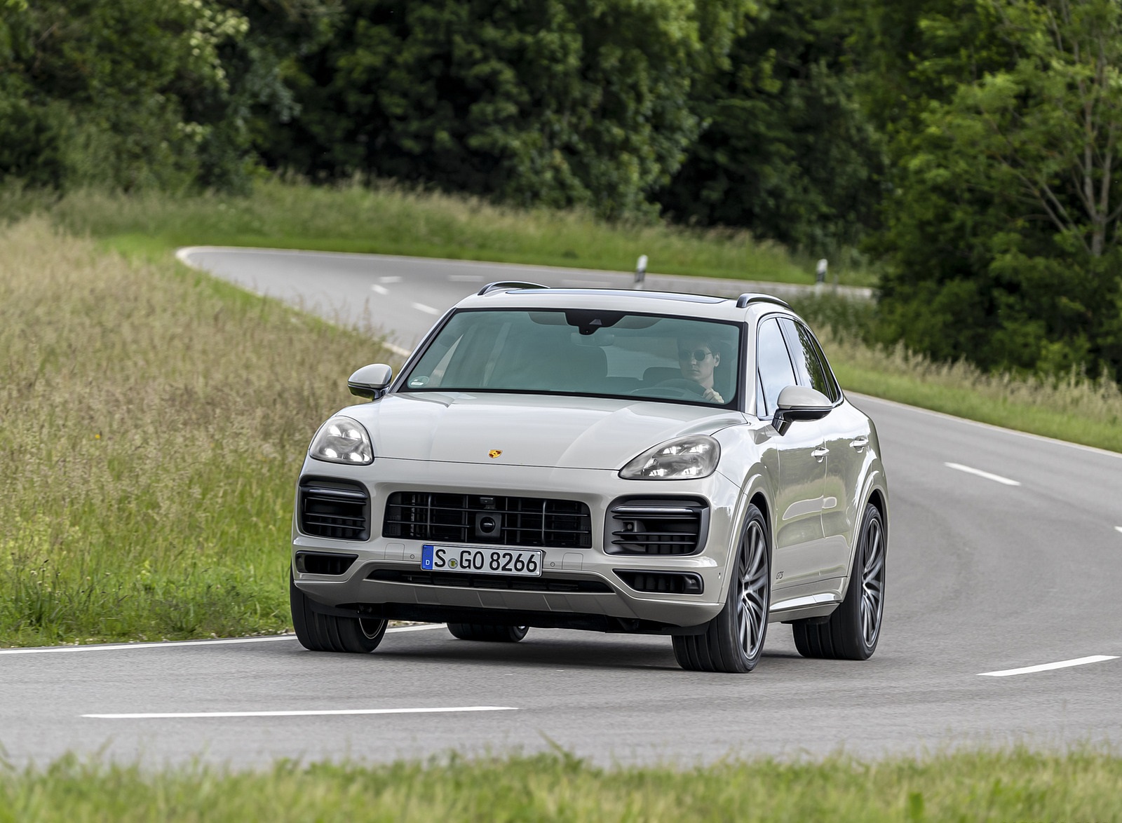 2021 Porsche Cayenne GTS (Color: Sechura Beige Metallic) Front Wallpapers #47 of 84