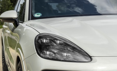 2021 Porsche Cayenne GTS (Color: Sechura Beige Metallic) Headlight Wallpapers 450x275 (63)