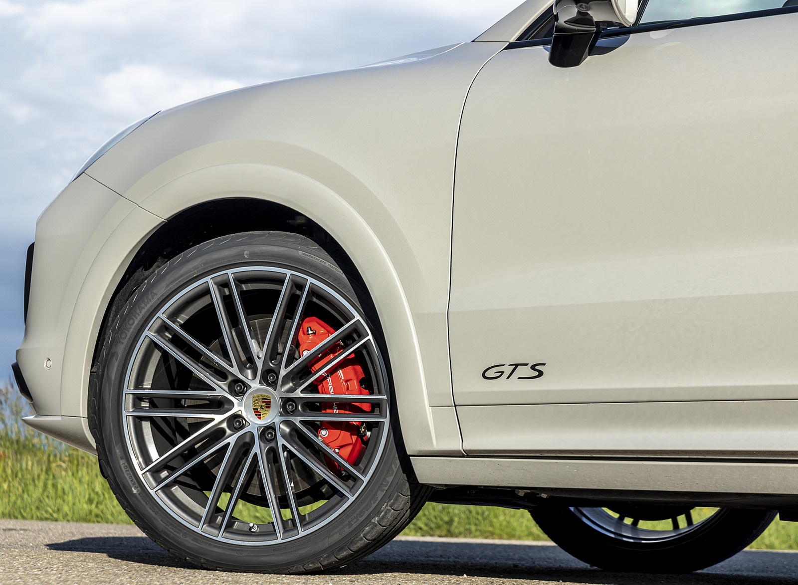 2021 Porsche Cayenne GTS (Color: Sechura Beige Metallic) Wheel Wallpapers #64 of 84
