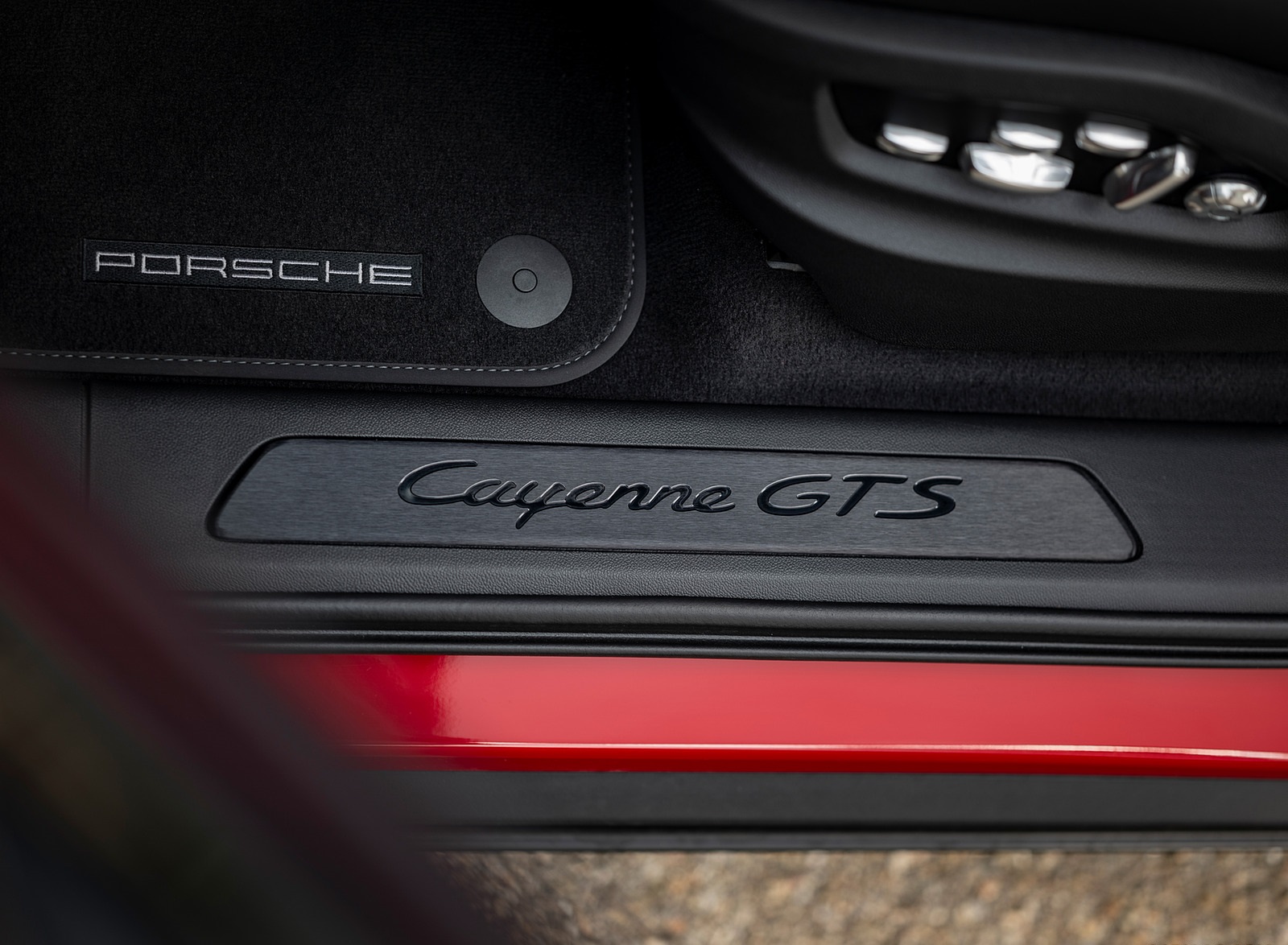 2021 Porsche Cayenne GTS Coupe (Color: Carmine Red) Door Sill Wallpapers #42 of 121