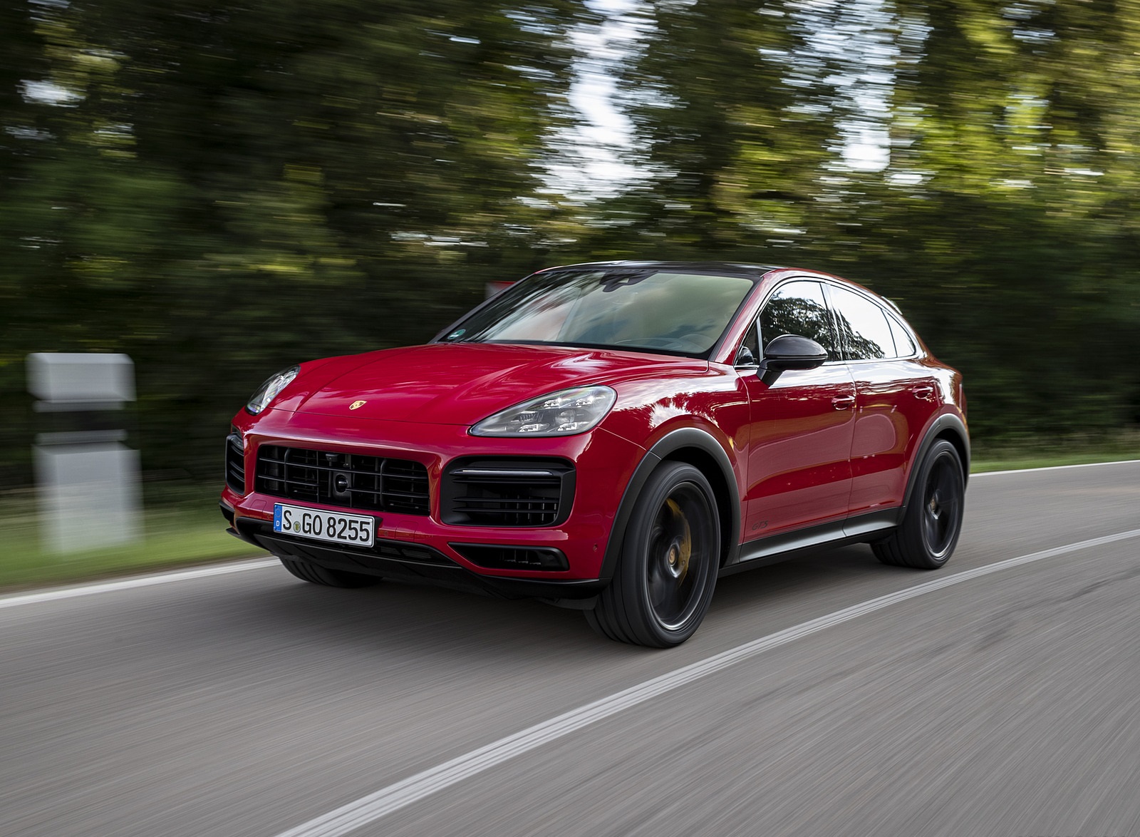 2021 Porsche Cayenne GTS Coupe (Color: Carmine Red) Front Three-Quarter Wallpapers #4 of 121