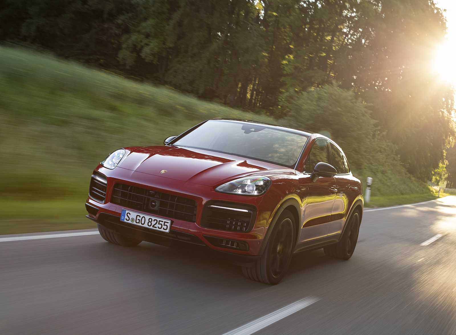 2021 Porsche Cayenne GTS Coupe (Color: Carmine Red) Front Wallpapers #14 of 121