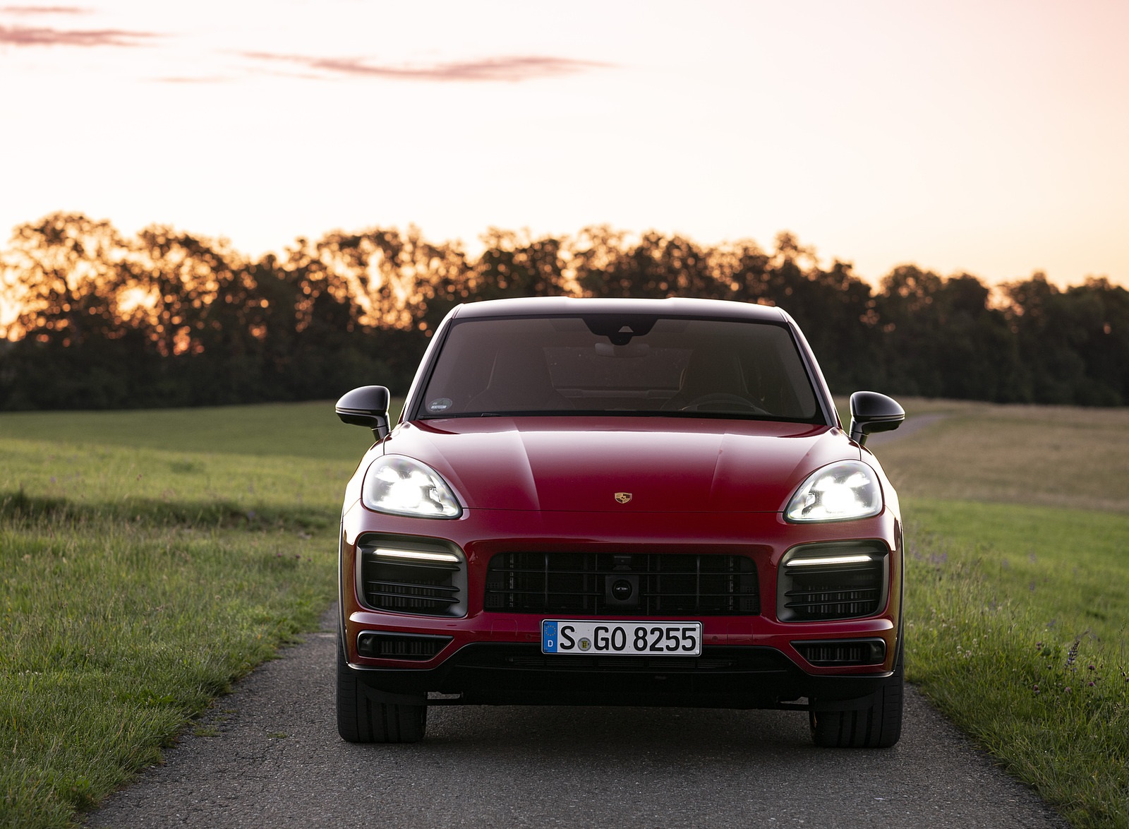 2021 Porsche Cayenne GTS Coupe (Color: Carmine Red) Front Wallpapers #26 of 121