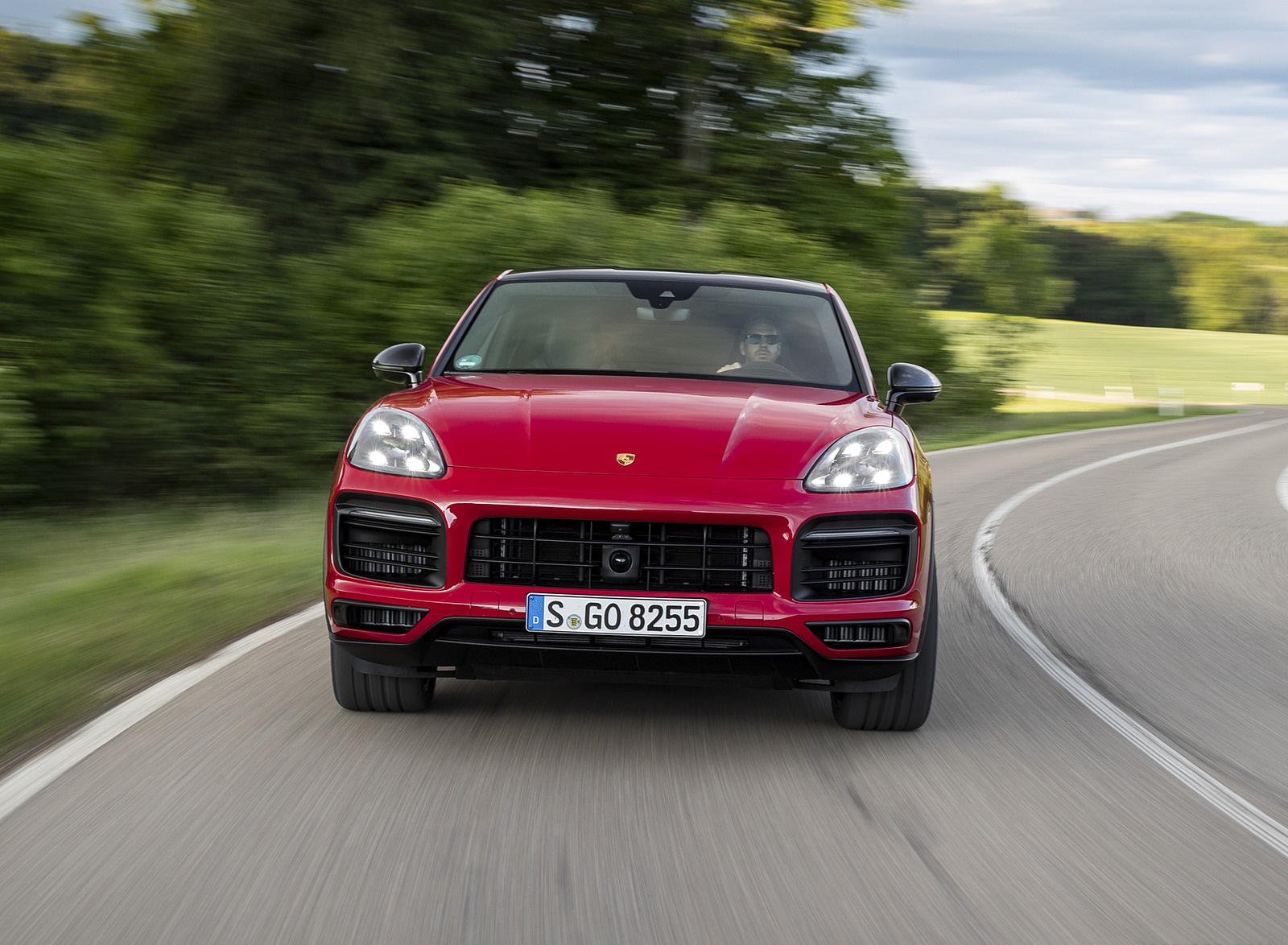 2021 Porsche Cayenne GTS Coupe (Color: Carmine Red) Front Wallpapers #18 of 121