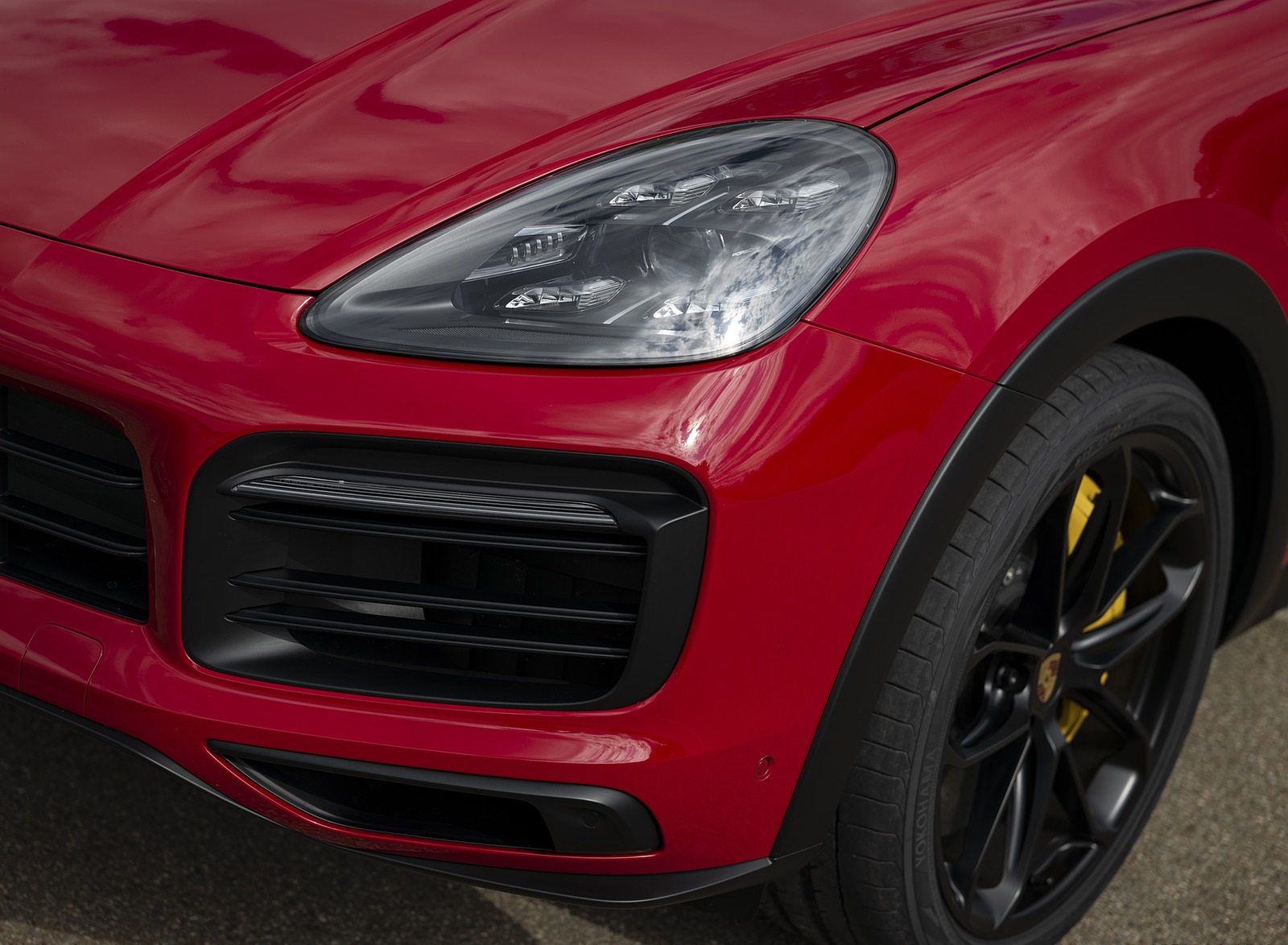 2021 Porsche Cayenne GTS Coupe (Color: Carmine Red) Headlight Wallpapers #37 of 121