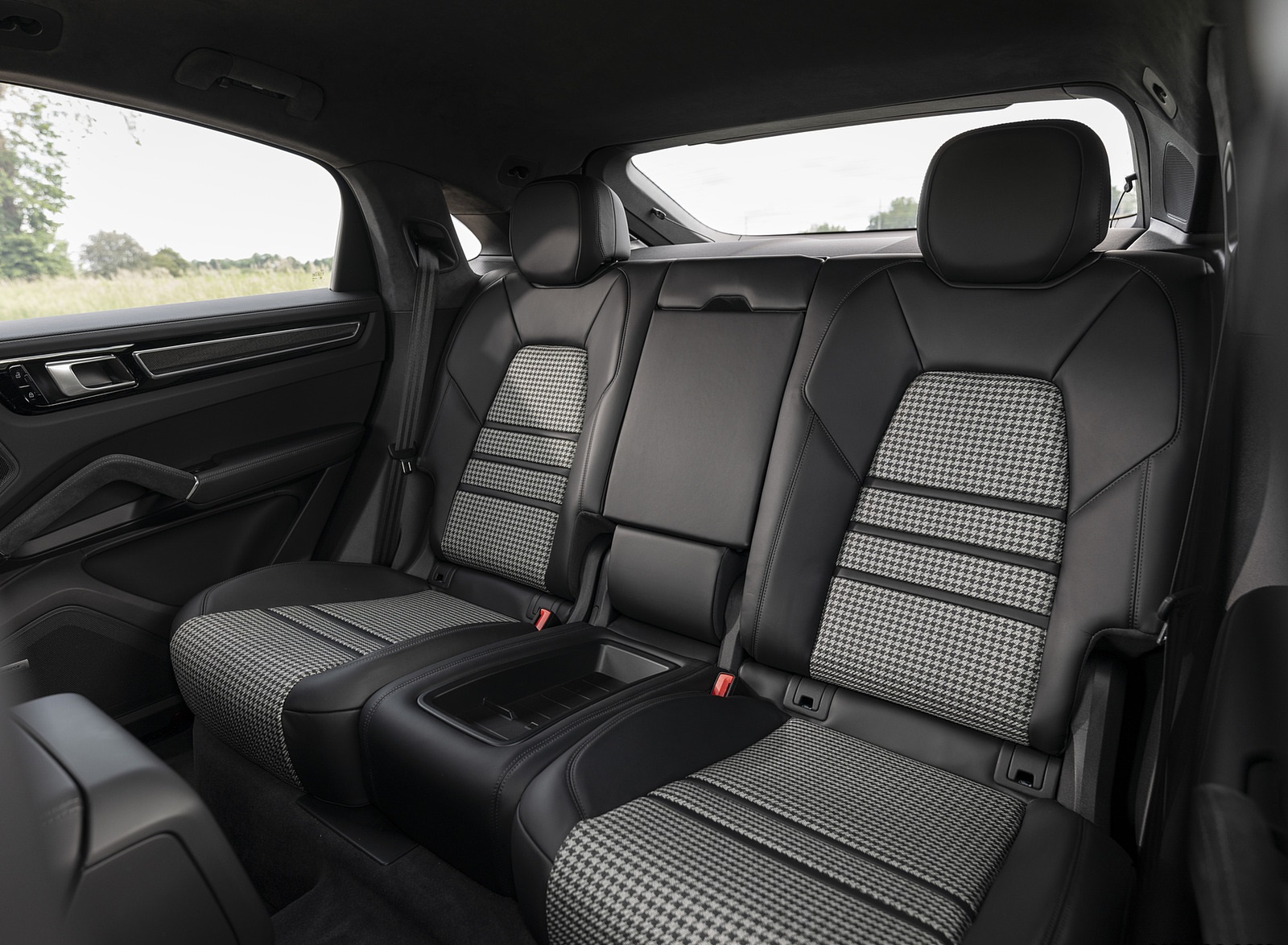 2021 Porsche Cayenne GTS Coupe (Color: Carmine Red) Interior Rear Seats Wallpapers #47 of 121