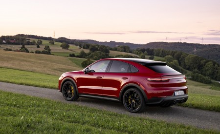 2021 Porsche Cayenne GTS Coupe (Color: Carmine Red) Rear Three-Quarter Wallpapers 450x275 (27)