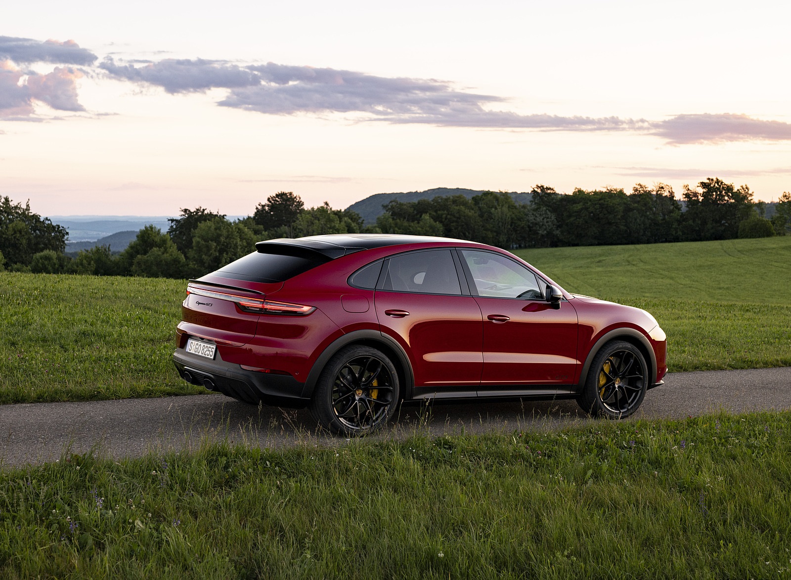 2021 Porsche Cayenne GTS Coupe (Color: Carmine Red) Rear Three-Quarter Wallpapers #28 of 121