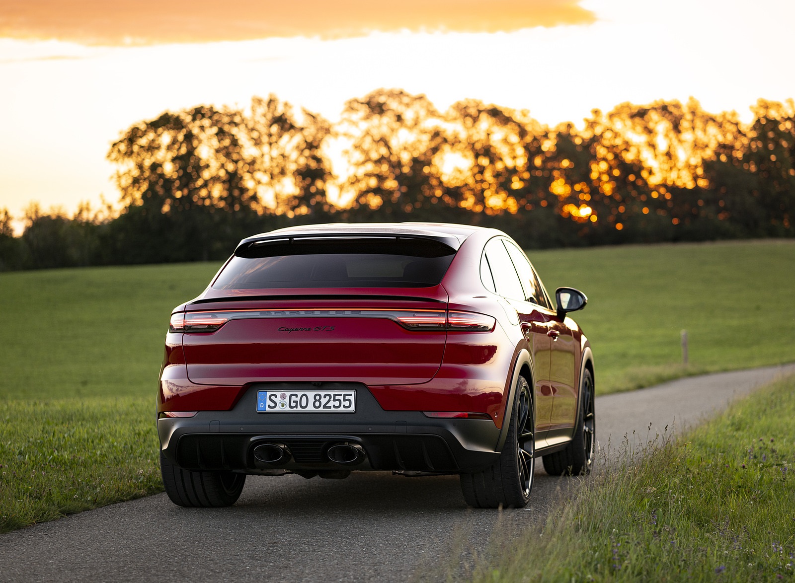 2021 Porsche Cayenne GTS Coupe (Color: Carmine Red) Rear Wallpapers #30 of 121