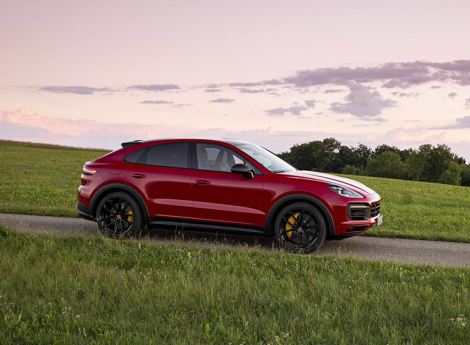 2021 Porsche Cayenne GTS Coupe (Color: Carmine Red) Side Wallpapers #32 of 121
