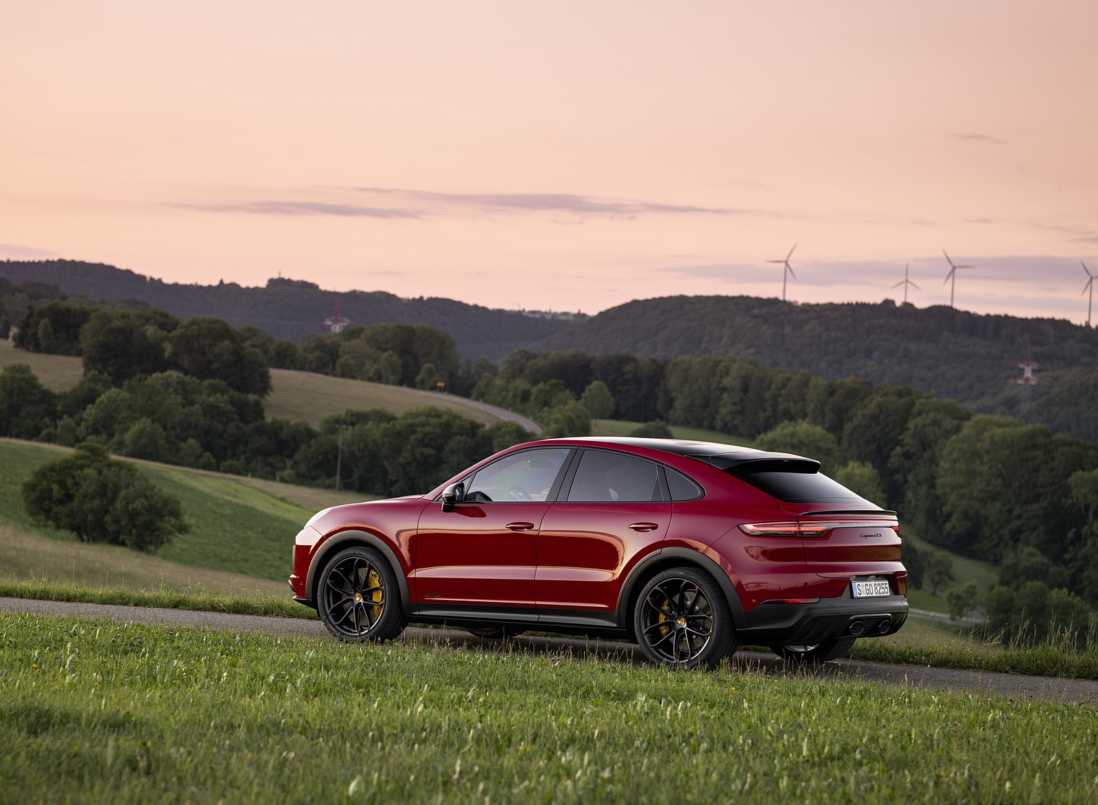 2021 Porsche Cayenne GTS Coupe (Color: Carmine Red) Side Wallpapers #33 of 121