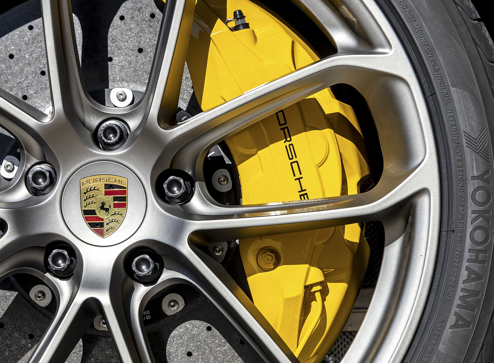 2021 Porsche Cayenne GTS Coupe (Color: Crayon) Brakes Wallpapers #108 of 121
