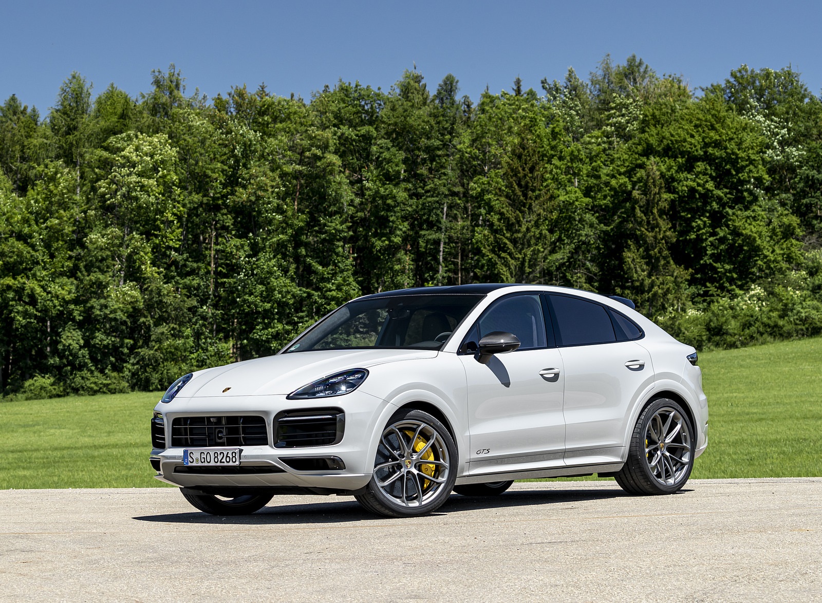 2021 Porsche Cayenne GTS Coupe (Color: Crayon) Front Three-Quarter Wallpapers #91 of 121