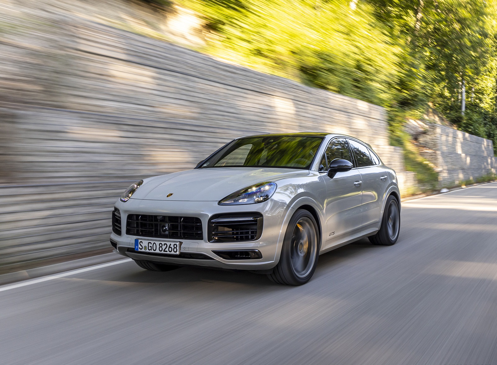 2021 Porsche Cayenne GTS Coupe (Color: Crayon) Front Three-Quarter Wallpapers #67 of 121