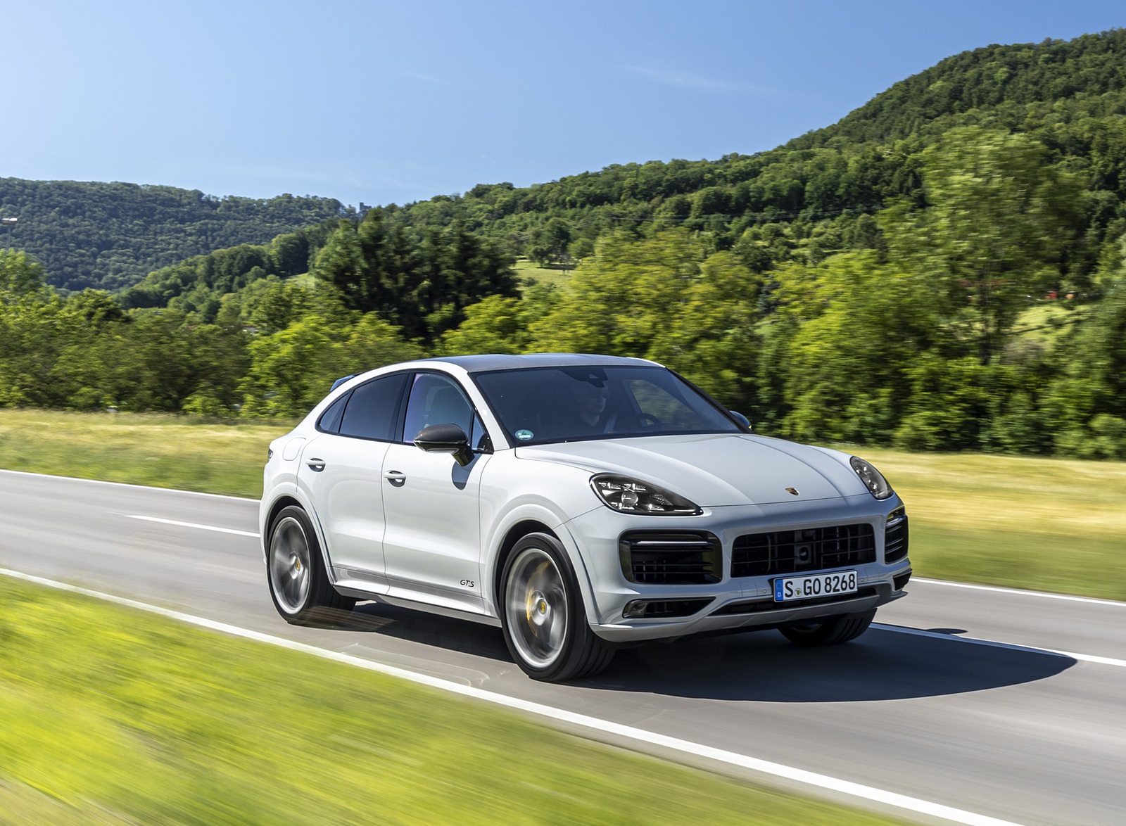 2021 Porsche Cayenne GTS Coupe (Color: Crayon) Front Three-Quarter Wallpapers #55 of 121