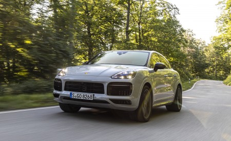 2021 Porsche Cayenne GTS Coupe (Color: Crayon) Front Three-Quarter Wallpapers 450x275 (68)