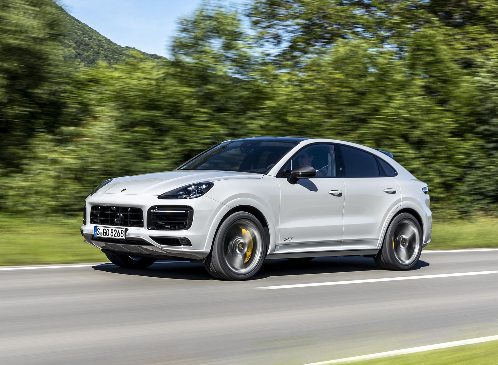 2021 Porsche Cayenne GTS Coupe (Color: Crayon) Front Three-Quarter Wallpapers #57 of 121