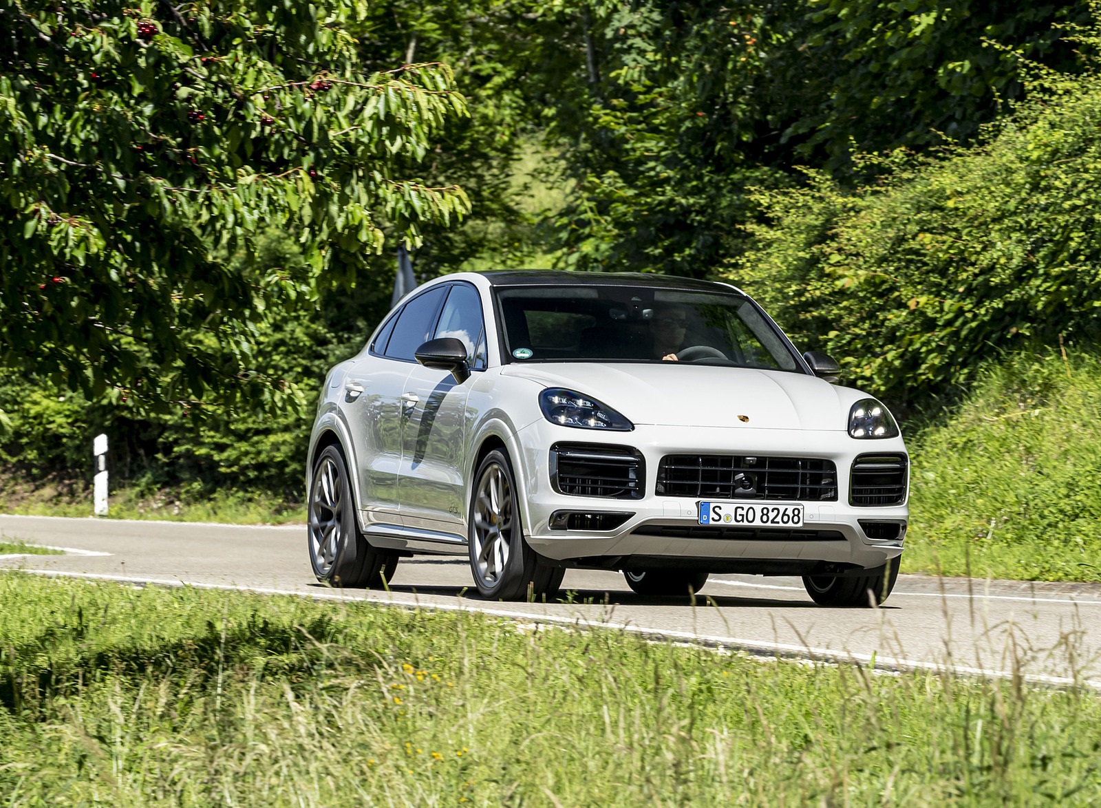 2021 Porsche Cayenne GTS Coupe (Color: Crayon) Front Three-Quarter Wallpapers #92 of 121