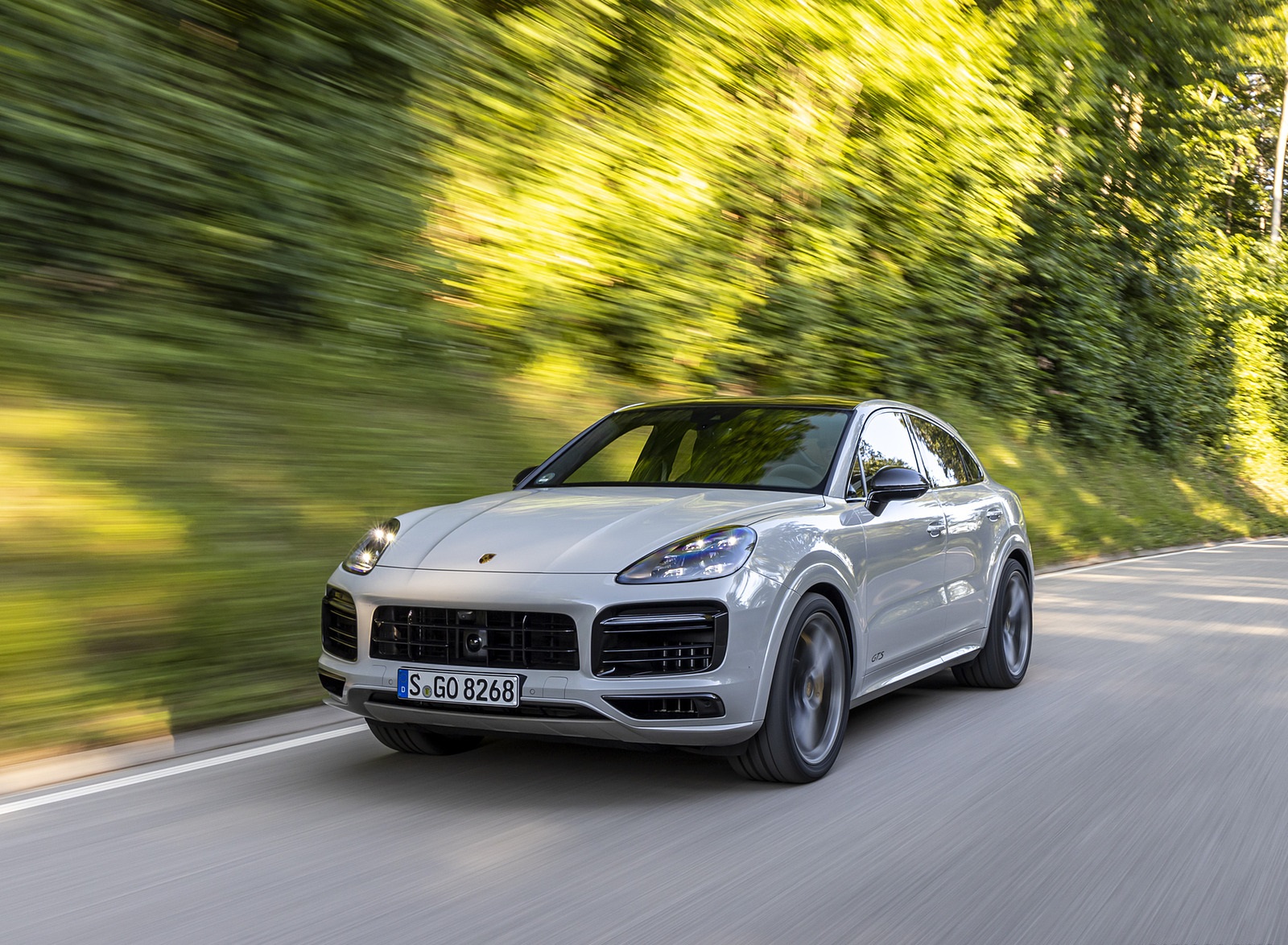 2021 Porsche Cayenne GTS Coupe (Color: Crayon) Front Three-Quarter Wallpapers #70 of 121