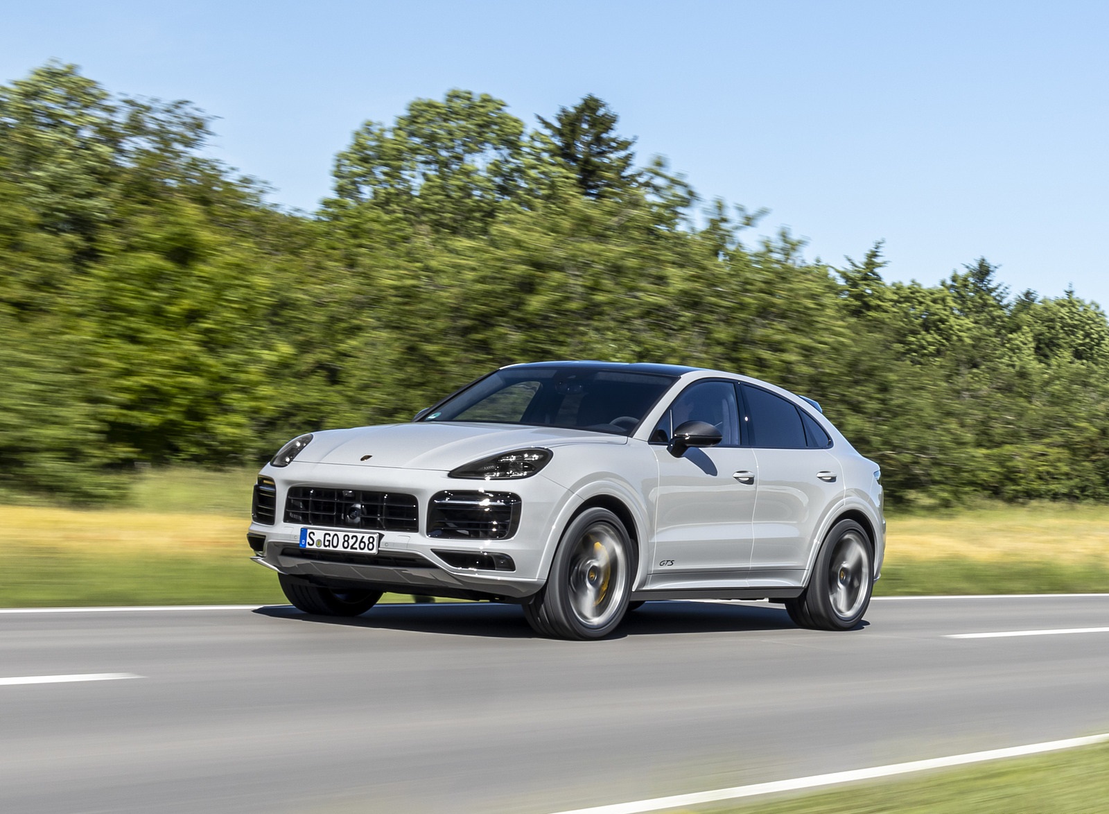 2021 Porsche Cayenne GTS Coupe (Color: Crayon) Front Three-Quarter Wallpapers #58 of 121